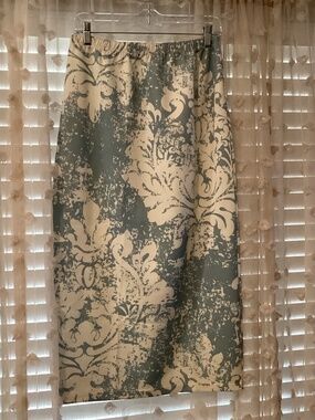 NUGGLES Women’s Medium Cream & Blue Classic Skirt